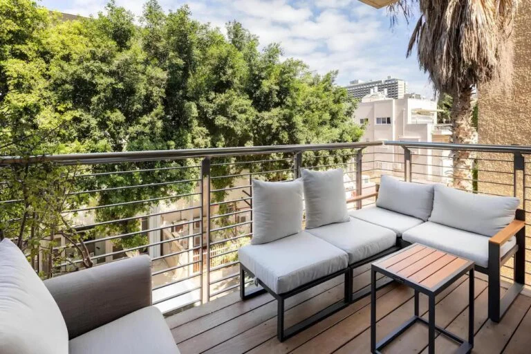 Luxury Oasis Bernstein