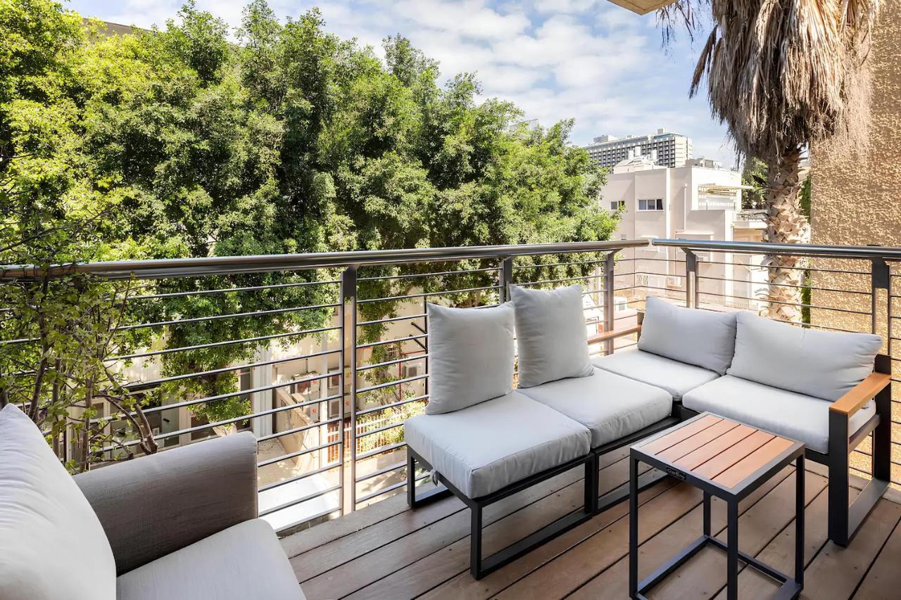 Luxury Oasis Bernstein