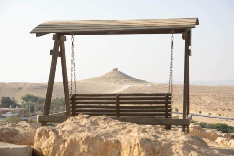 הדירה של אייזיק